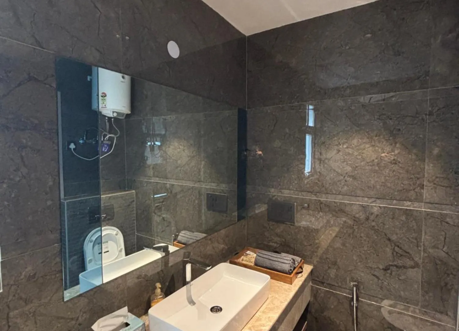 Hotel Housr Sector 43 Gurgaon Near Global Foyer Mall