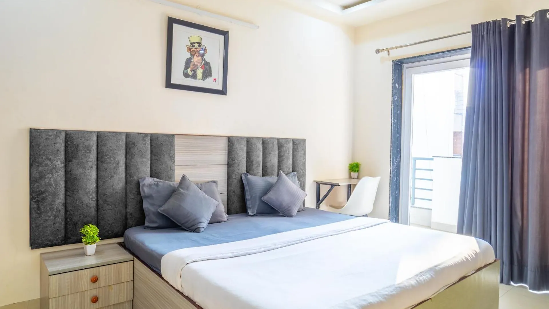 Hotel Housr Sector 43 Gurgaon Near Global Foyer Mall India